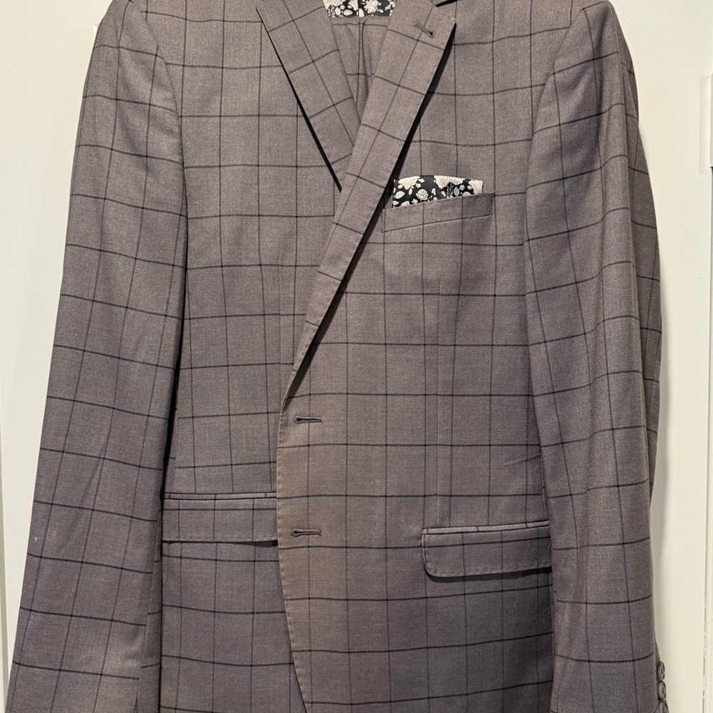 Sophisticated Gray Checkered Men's Blazer